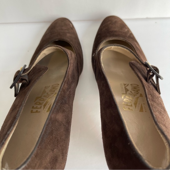 Savatore Ferragamo 1990s Brown Suede Pumps - Picture 5 of 7